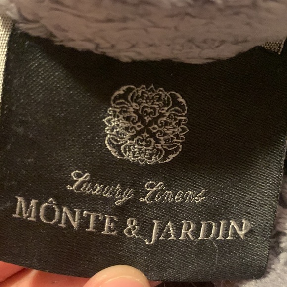 Mônte Jardín Lavender Grey Velvet Plush Queen Blanket - Picture 4 of 4